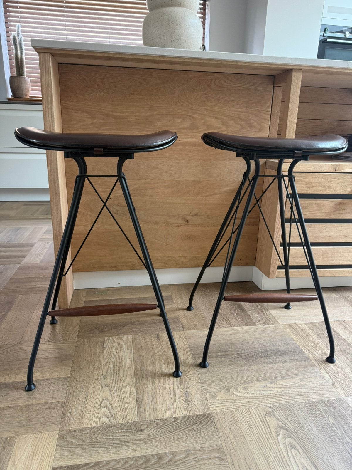 2x Deense Design Barkruk OX Denmarq. Echt leer 68 cm, Ophalen, Gebruikt, Met voetsteun, 60 tot 90 cm