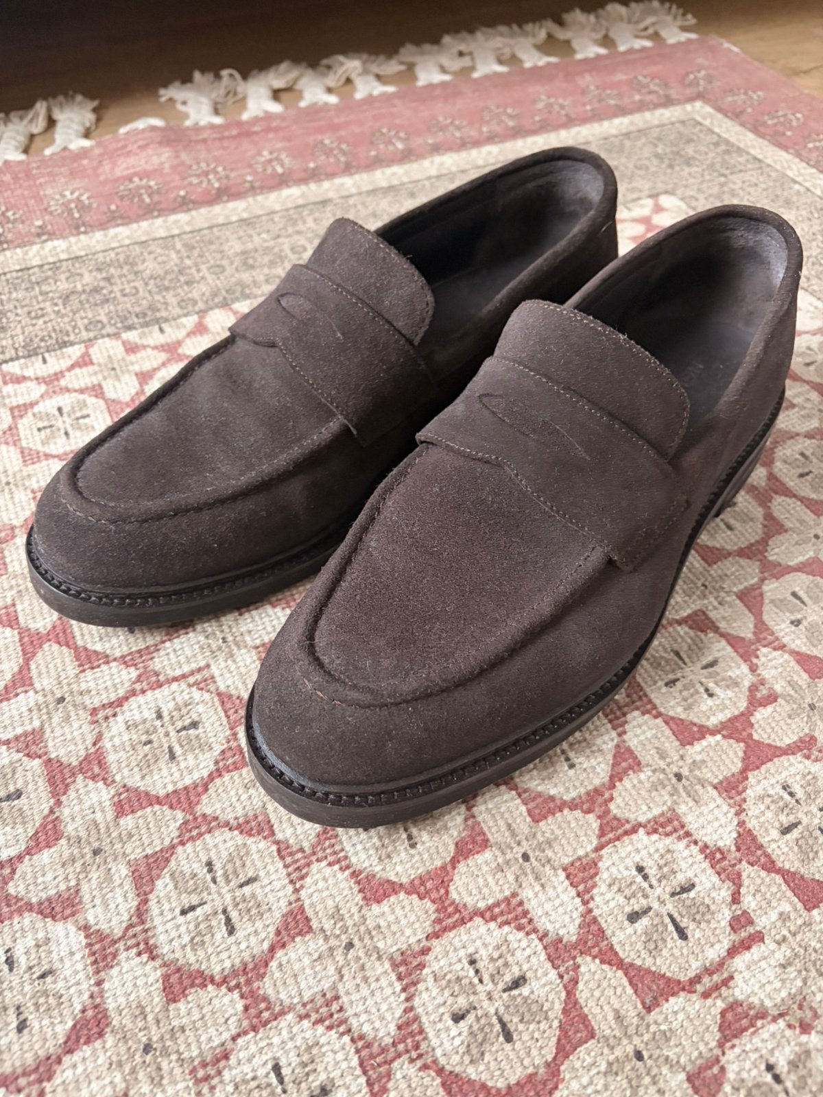 Bruine suède heren loafers van merk No Label, maat 42, Bruin, Zo goed als nieuw, Loafers, Ophalen