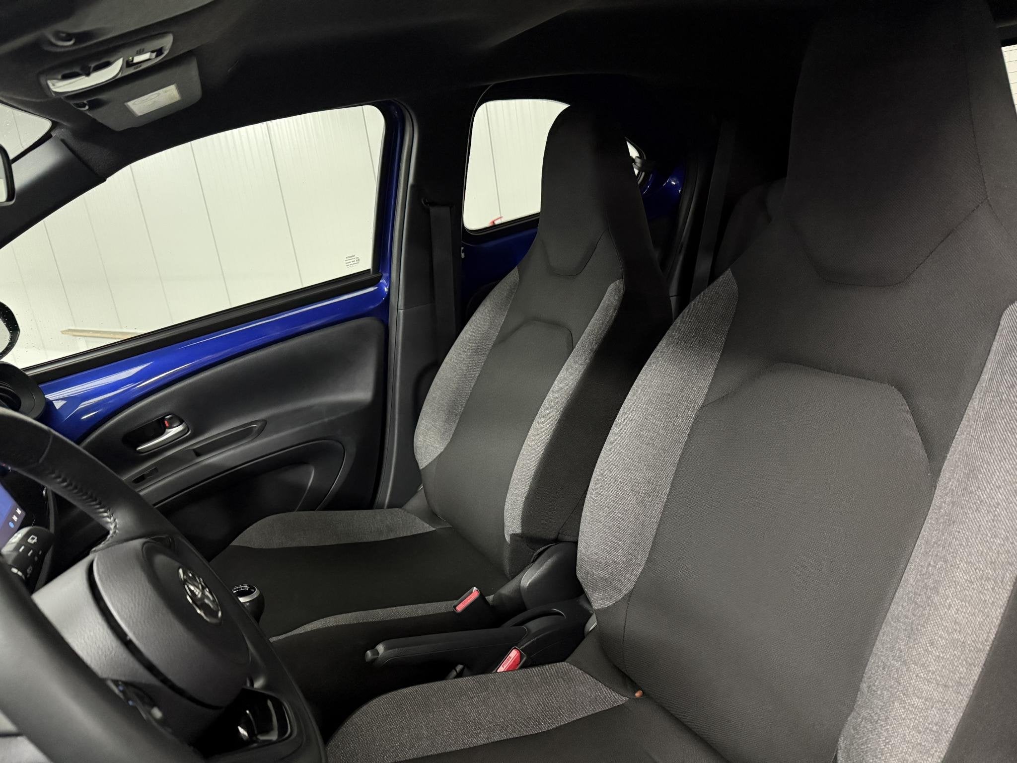 Toyota Aygo X 1.0 VVT-i MT Play, Gebruikt, 920 kg, Origineel Nederlands, Handgeschakeld