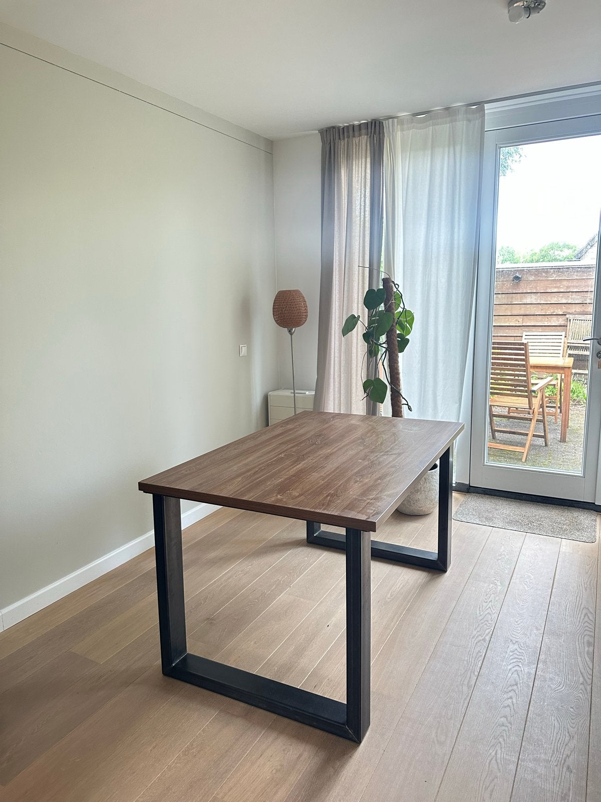 Eettafel met stalen poten, Ophalen, Gebruikt, 100 tot 150 cm, 50 tot 100 cm