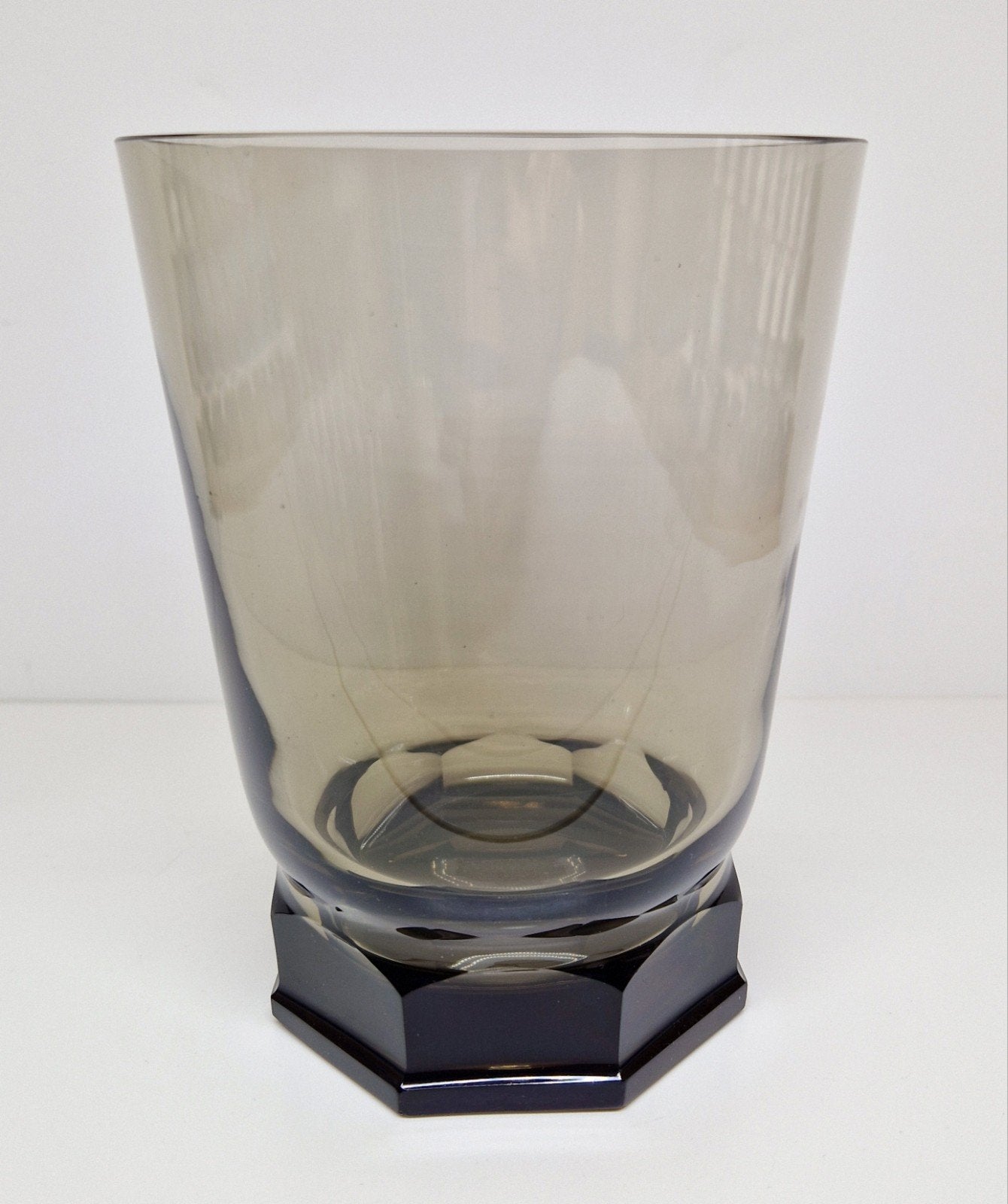 A.D. Copier Peer serie octagonale fumé vaas KO 1012, 1927., Antiek en Kunst, Antiek | Glas en Kristal, Ophalen