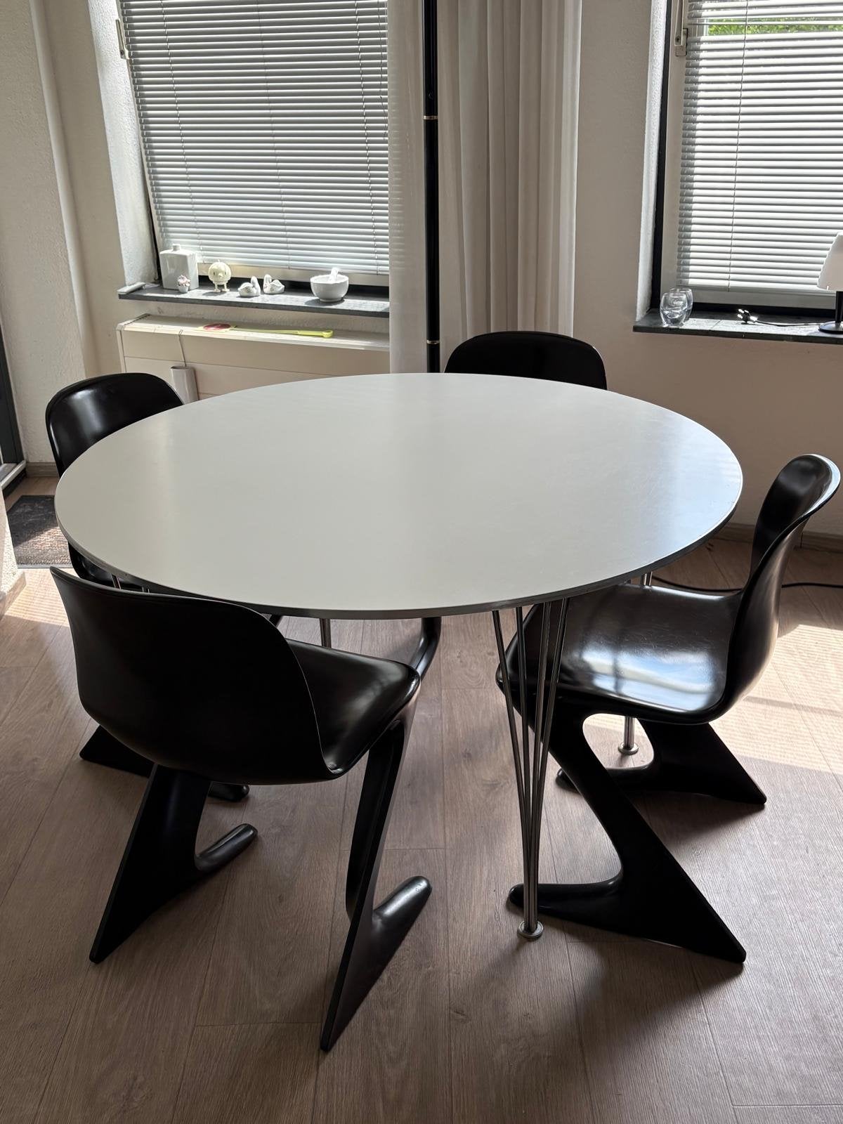 Ronde Fritz Hansen eettafel, wit laminaat (120 cm), Huis en Inrichting, Tafels | Eettafels, Ophalen, Gebruikt, 100 tot 150 cm