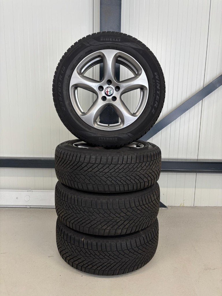 Originele Winterset Alfa Romeo Stelvio Winterbanden 18 inch, Auto-onderdelen, Ophalen, 18 inch, Gebruikt, Banden en Velgen