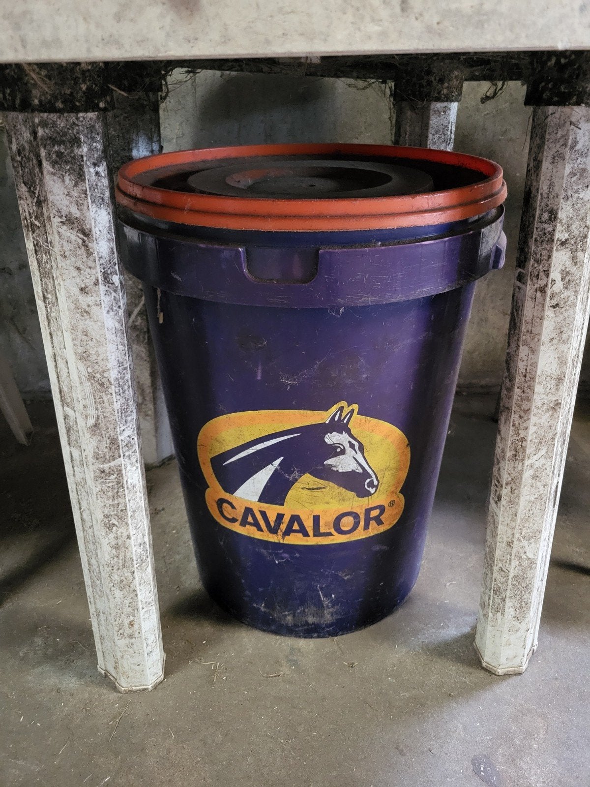 Cavalor voerton incl cavalor voerschep, Dieren en Toebehoren, Dierenvoeding, Ophalen, Vee