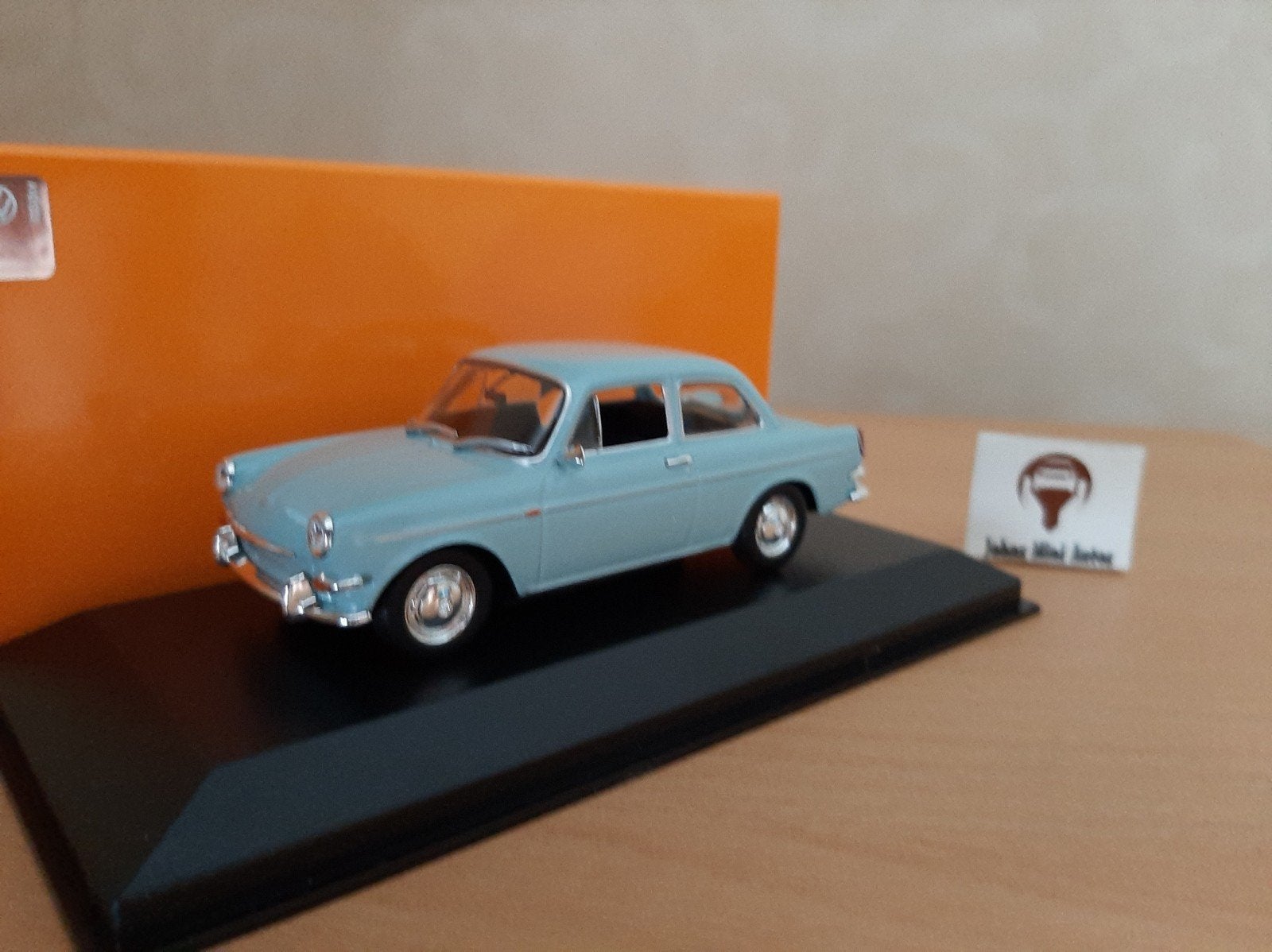 Volkswagen 1600 uit 1966 lichtblauw van Maxichamps 1:43, Overige merken, Auto, Nieuw, Ophalen of Verzenden
