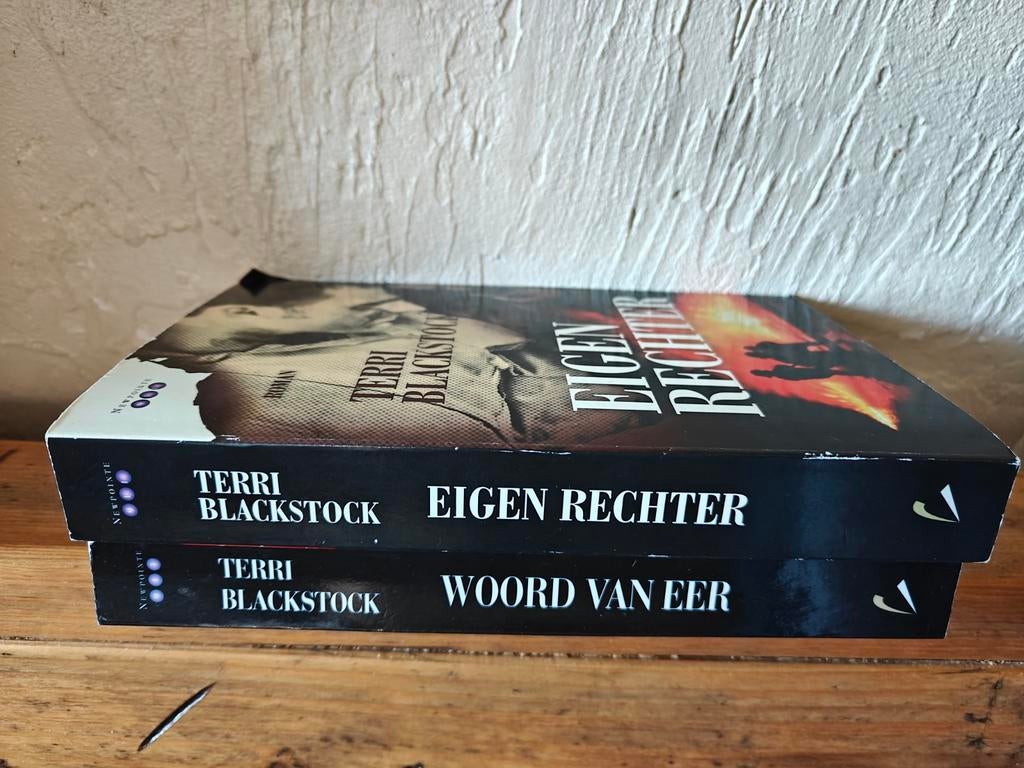 Deel 1 en 3 van de serie: Newpointe 911, Ophalen of Verzenden, Zo goed als nieuw