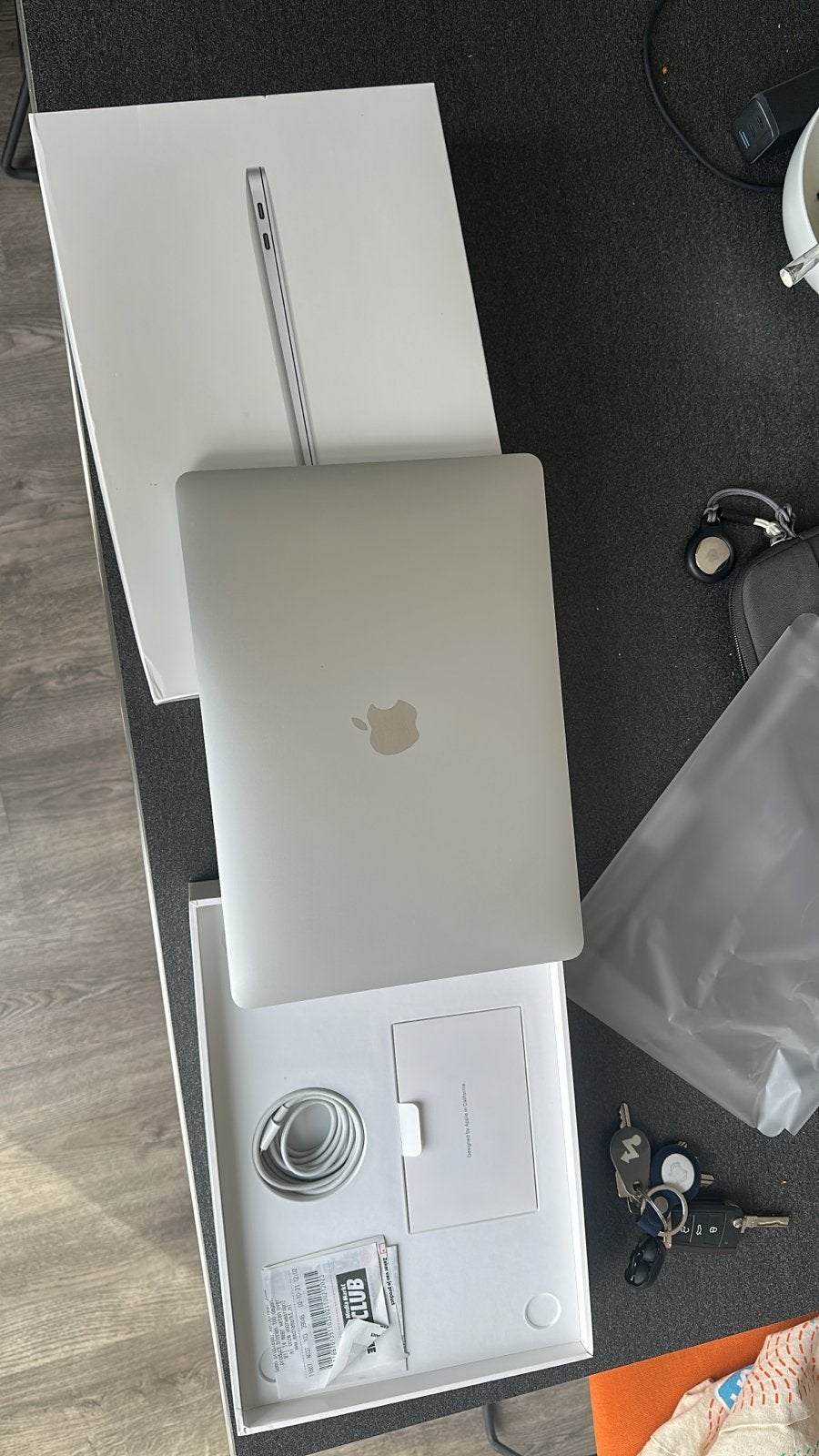 MacBook Air M1 (2020) - Z.G.A.N. met maar 24 laadcycli, Computers en Software, Apple Macbooks, 256 GB, Qwerty, 8 GB, 13 inch