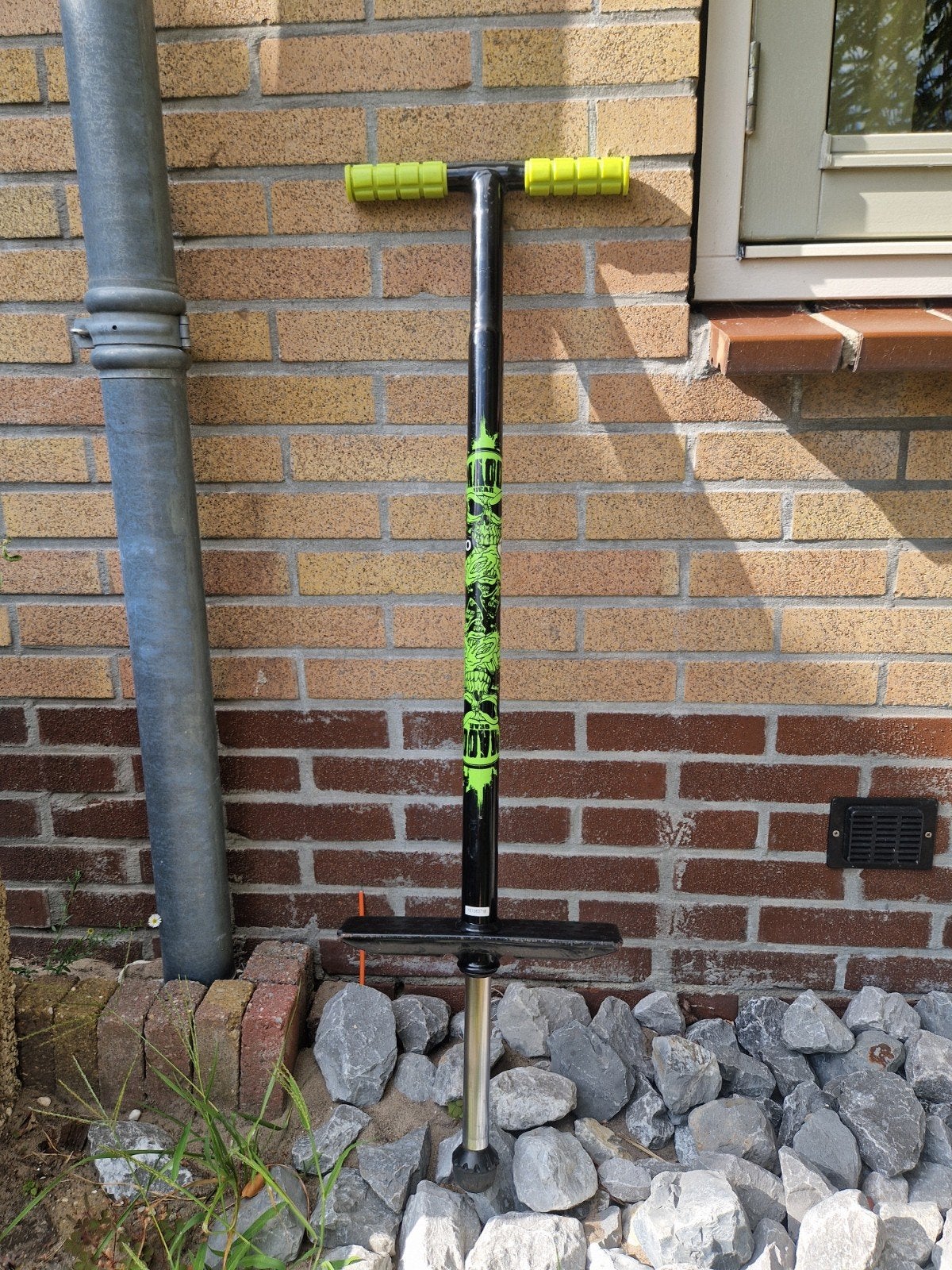 Madd Gear pogo stick zwart groen tm 80kg, Ophalen, Gebruikt