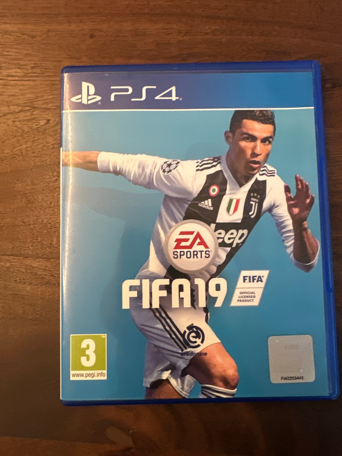 FIFA 19 PS4 - Voetbalgame met Ronaldo op cover, Spelcomputers en Games, Gebruikt, Eén computer, Ophalen of Verzenden, Sport