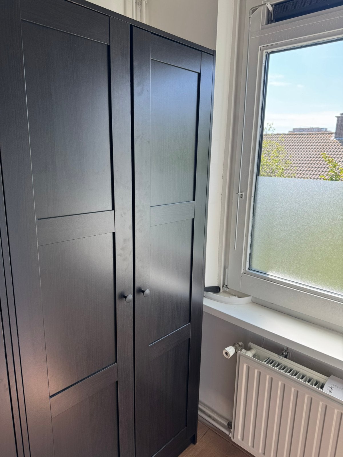 Kledingkast Ikea zwart, Huis en Inrichting, Ophalen, Met deur(en), Gebruikt, 100 tot 150 cm
