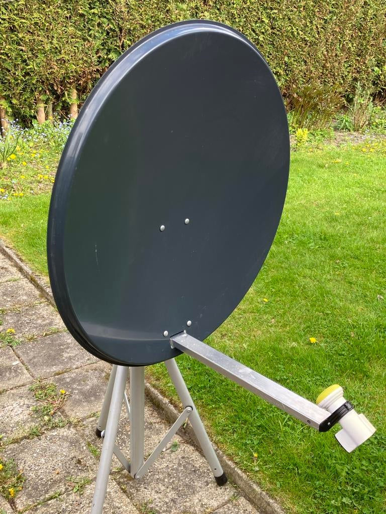 Satellietschotel ca 75 of 95cm + LNB houder (zonder statief), Ophalen, Gebruikt, (Schotel)antenne, Overige merken