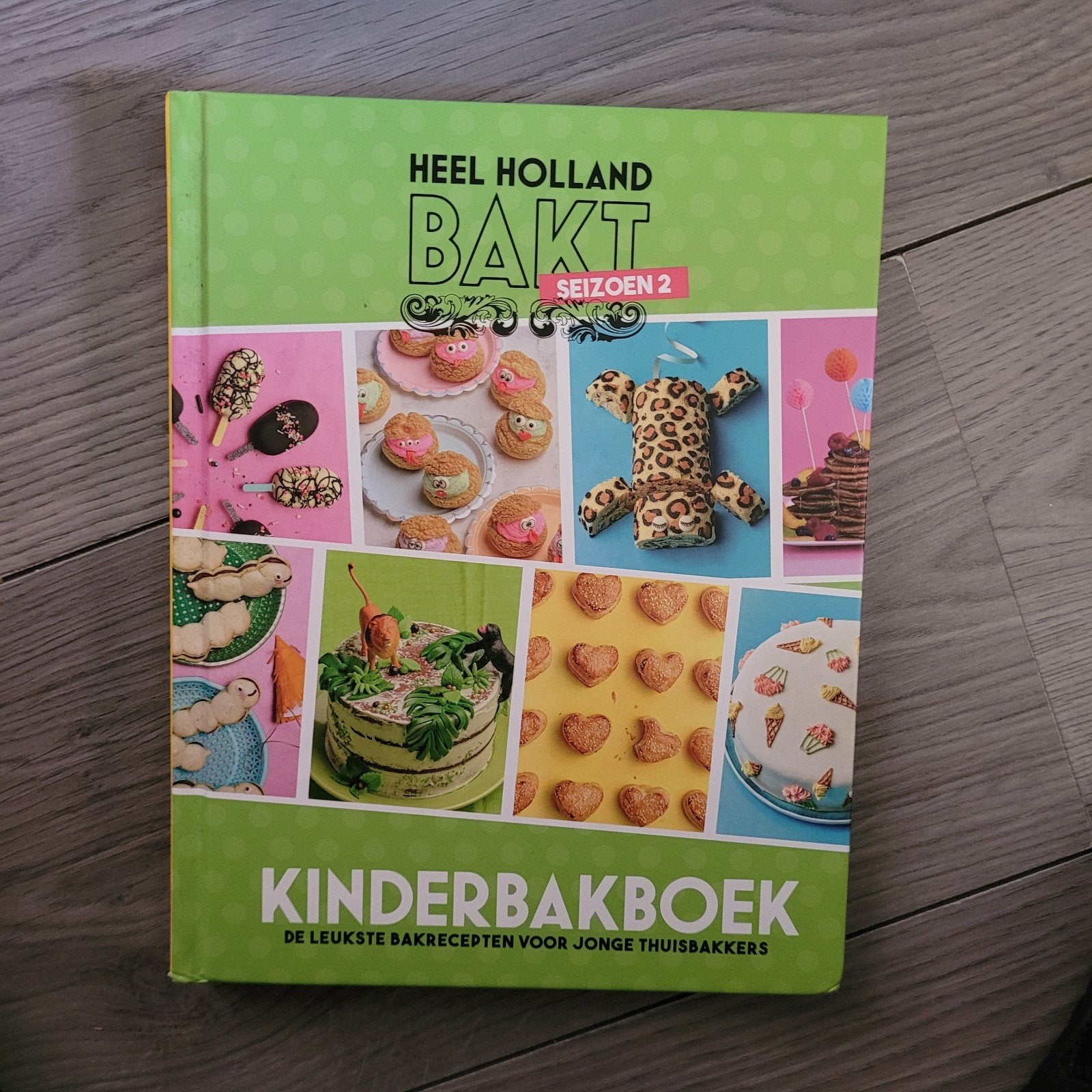 Heel Holland Bakt Kinderbakboek Seizoen 2, Boeken, Taart, Gebak en Desserts, Ophalen of Verzenden, Zo goed als nieuw, Anouk en Saar