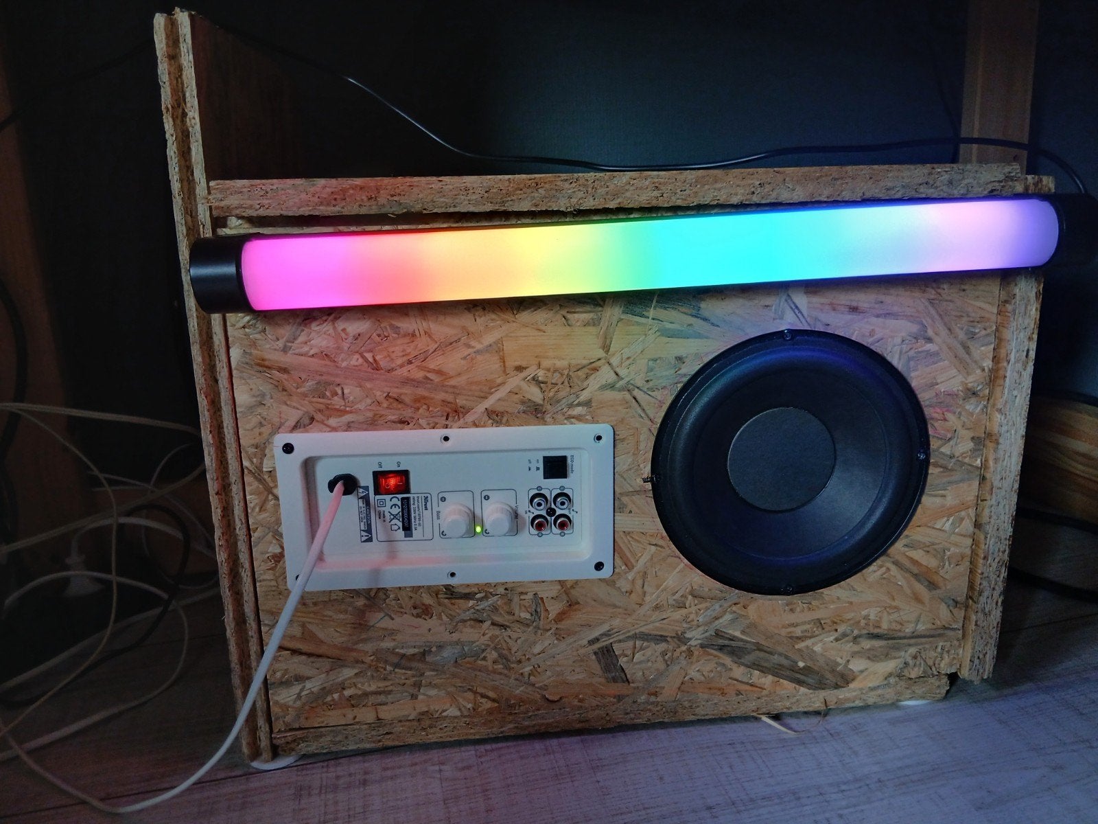 DIY Subwoofer met RGB-verlichting en Trust versterker, Audio, Tv en Foto, Luidsprekers, Gebruikt, Subwoofer, Minder dan 60 watt