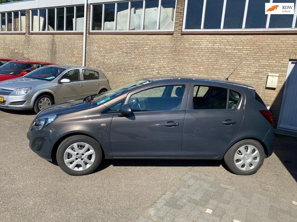 Opel Corsa 1.2-16V Cosmo, Auto's, Opel, Voorwielaandrijving, Gebruikt, 750 kg, 4 cilinders