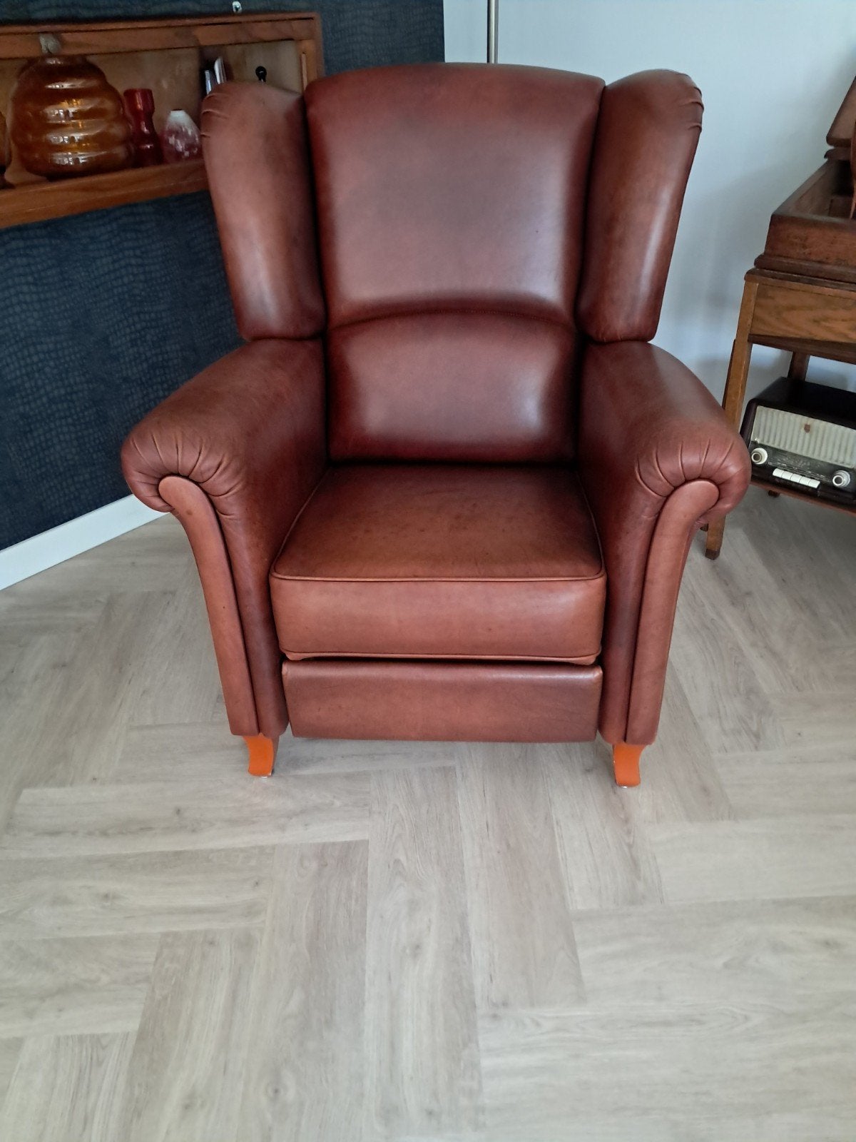 Relaxfauteuil Cognac kleur, Ophalen, Klassiek, Zo goed als nieuw, 75 tot 100 cm