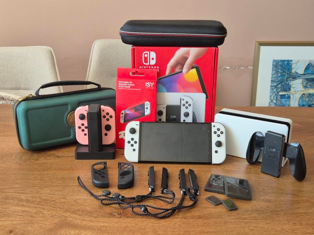 Nintendo Switch OLED met extra's: 2 cases, roze controller, Ophalen, Gebruikt, Overige genres, Virtual Reality