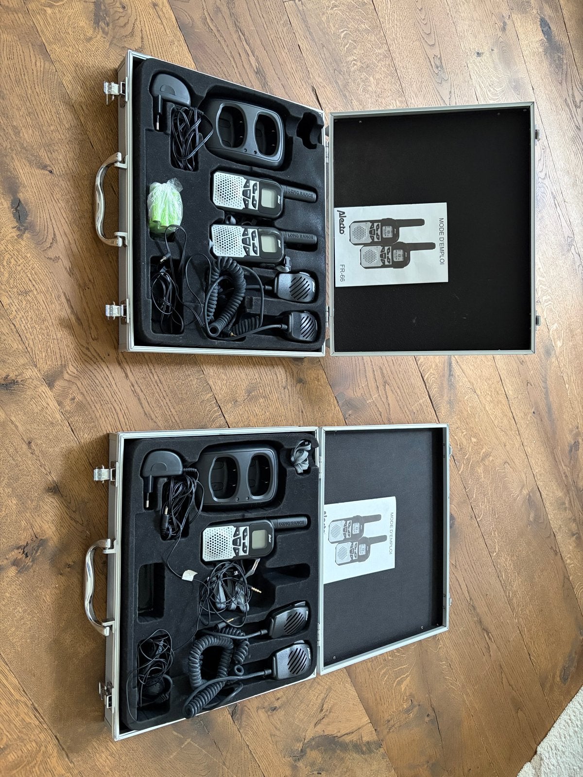 2x Alecto FR-600 Walkie Talkie set in koffer, Gebruikt, 5 tot 15 km, Ophalen of Verzenden, Portofoon of Walkie-talkie
