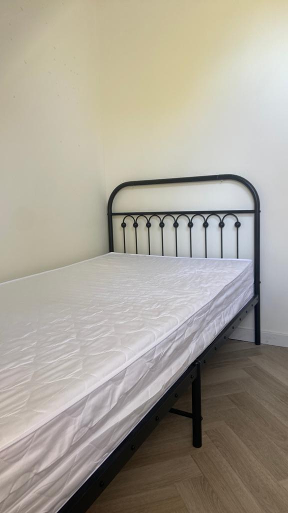 Bed & Matress, Ophalen, Zo goed als nieuw, Tweepersoons, Hout
