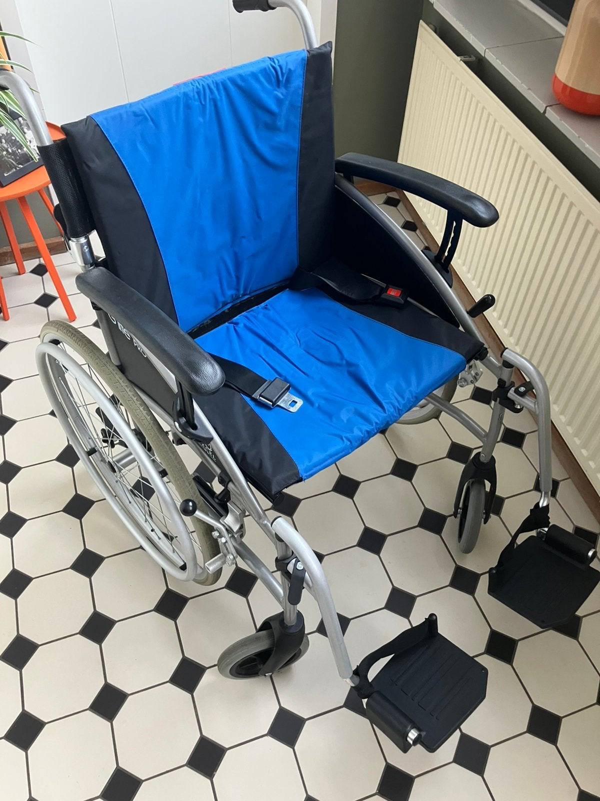 rolstoel Excel G-lite m voetsteunen, anti-kiepwieltjes 51 cm, Ophalen, Inklapbaar, Gebruikt, Duwrolstoel
