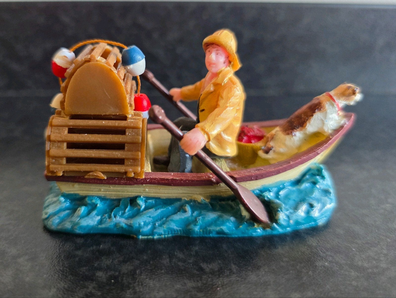 Lemax Retired Lobster man at Sea haven kerstdorp figuur, Ophalen, Gebruikt