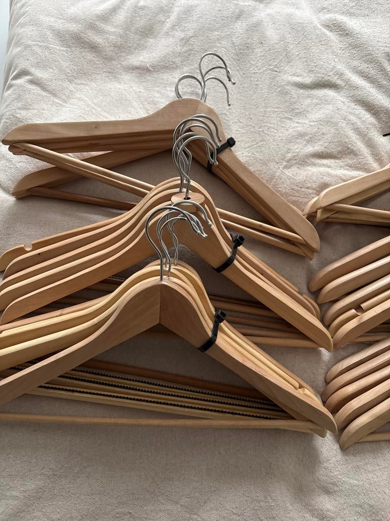 Kledinghangers: hout, metaal, met klemmen, Kleding | Dames, Kledinghangers, Ophalen, Gebruikt, Volwassenen