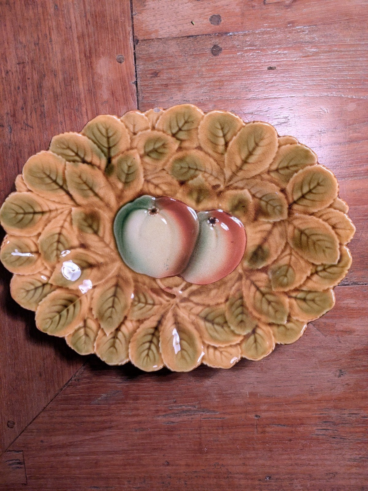 Vintage Sarreguemines Majolica Bladschotel met Appels, Ophalen of Verzenden