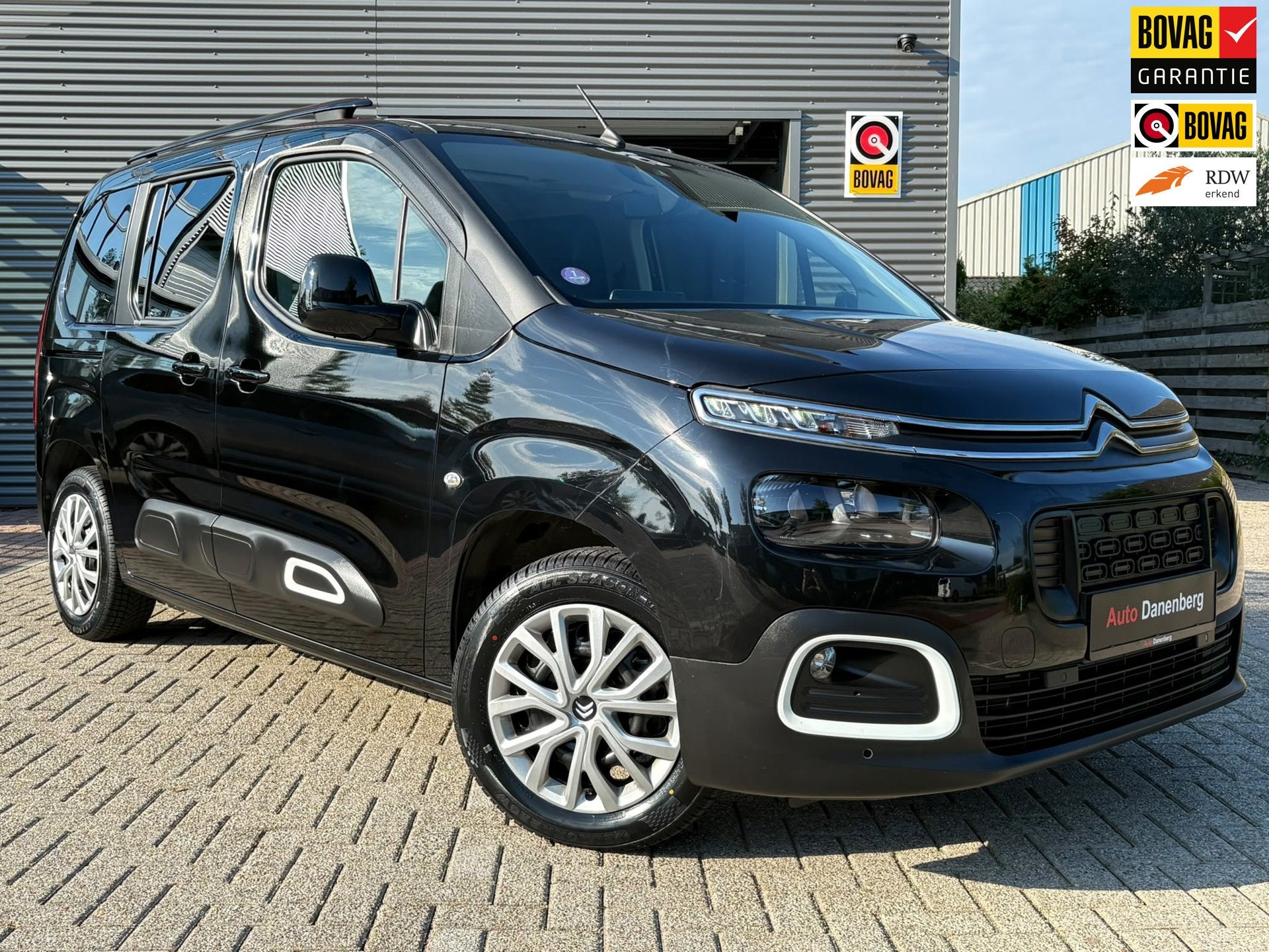 Citroen Berlingo 1.2 PureTech Shine TREKHAAK,GARANTIE, Voorwielaandrijving, Dealer onderhouden, Stof, Zwart