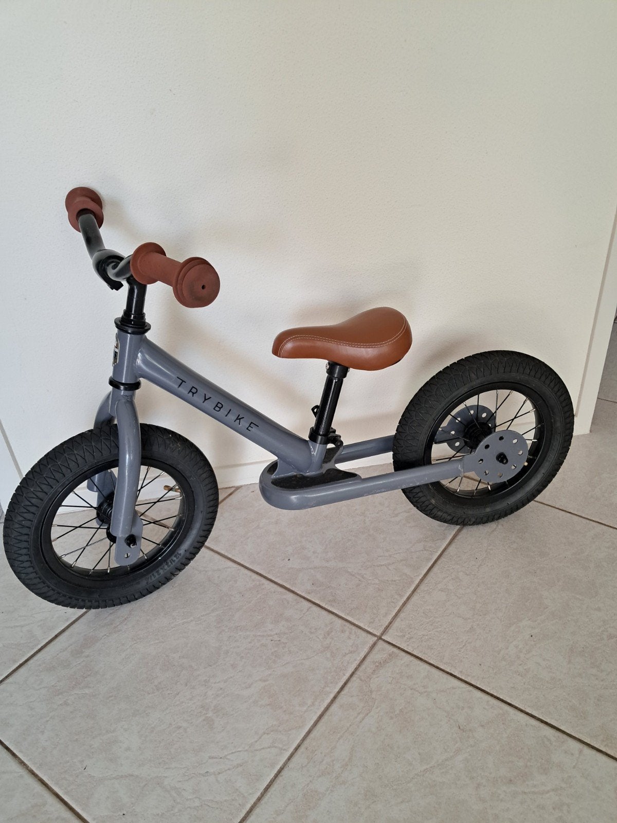 Zgan Trybike grijs, Kinderen en Baby's, Speelgoed | Buiten | Voertuigen en Loopfietsen, Ophalen, Zo goed als nieuw, Loopfiets