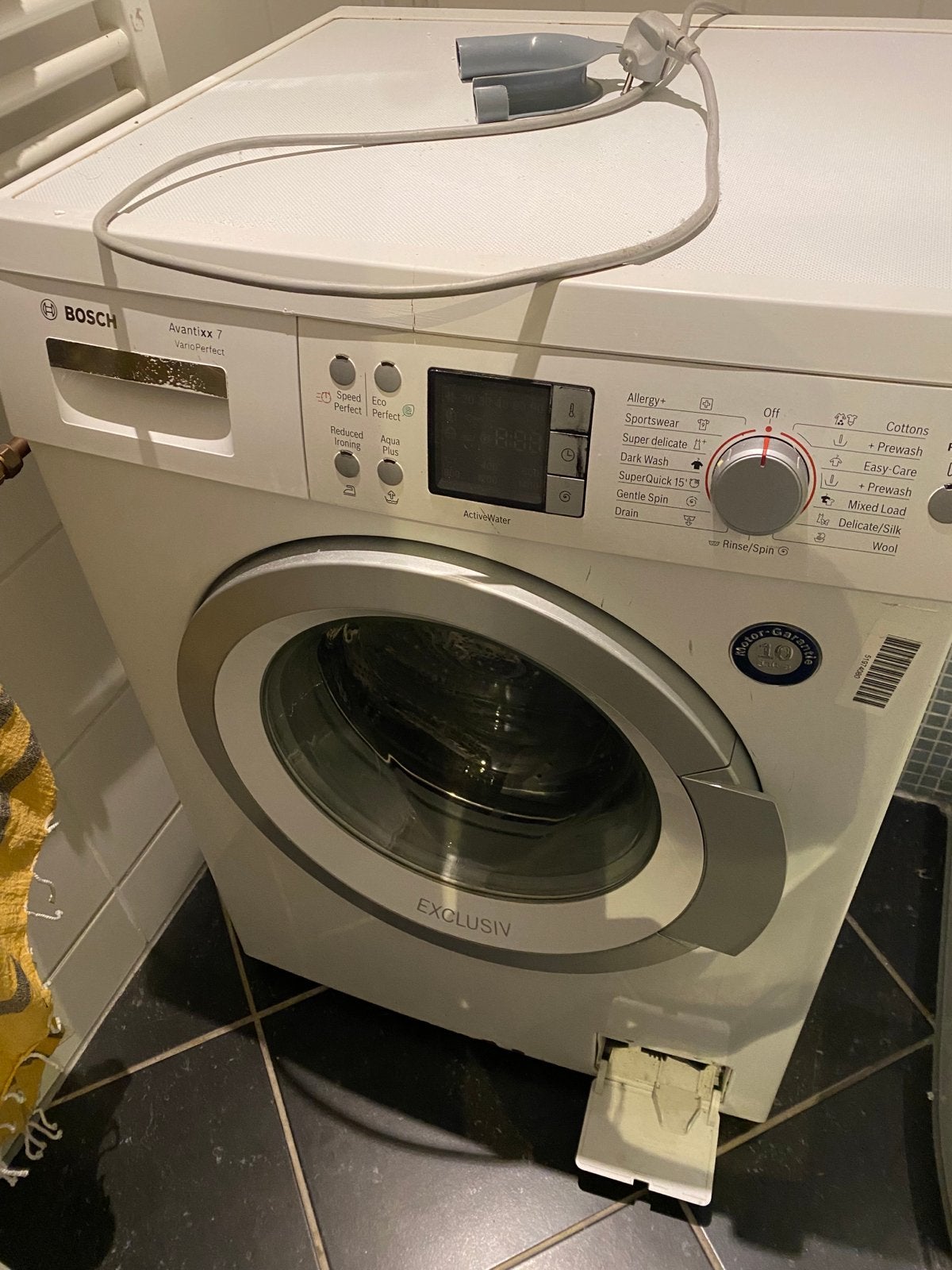 Bosch Wasmachine - defect filterdeksel en afvoerprobleem, Ophalen, 1200 tot 1600 toeren, Voorlader, Niet werkend