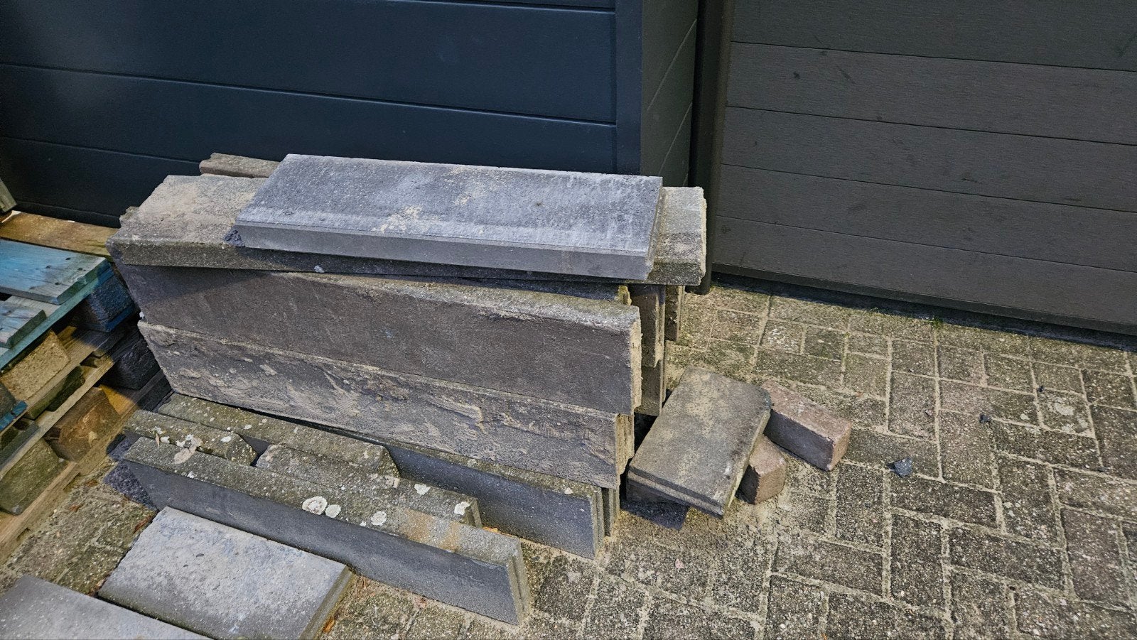15x Antraciet betonnen opsluitbanden 6x20x100 met schuine ra, Ophalen, Gebruikt, Overige typen, Minder dan 5 m²
