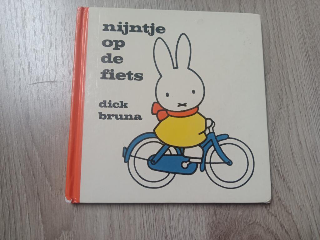 Dick Bruna nijntje op de fiets en in de speeltuin, Ophalen of Verzenden, Zo goed als nieuw, Fictie algemeen
