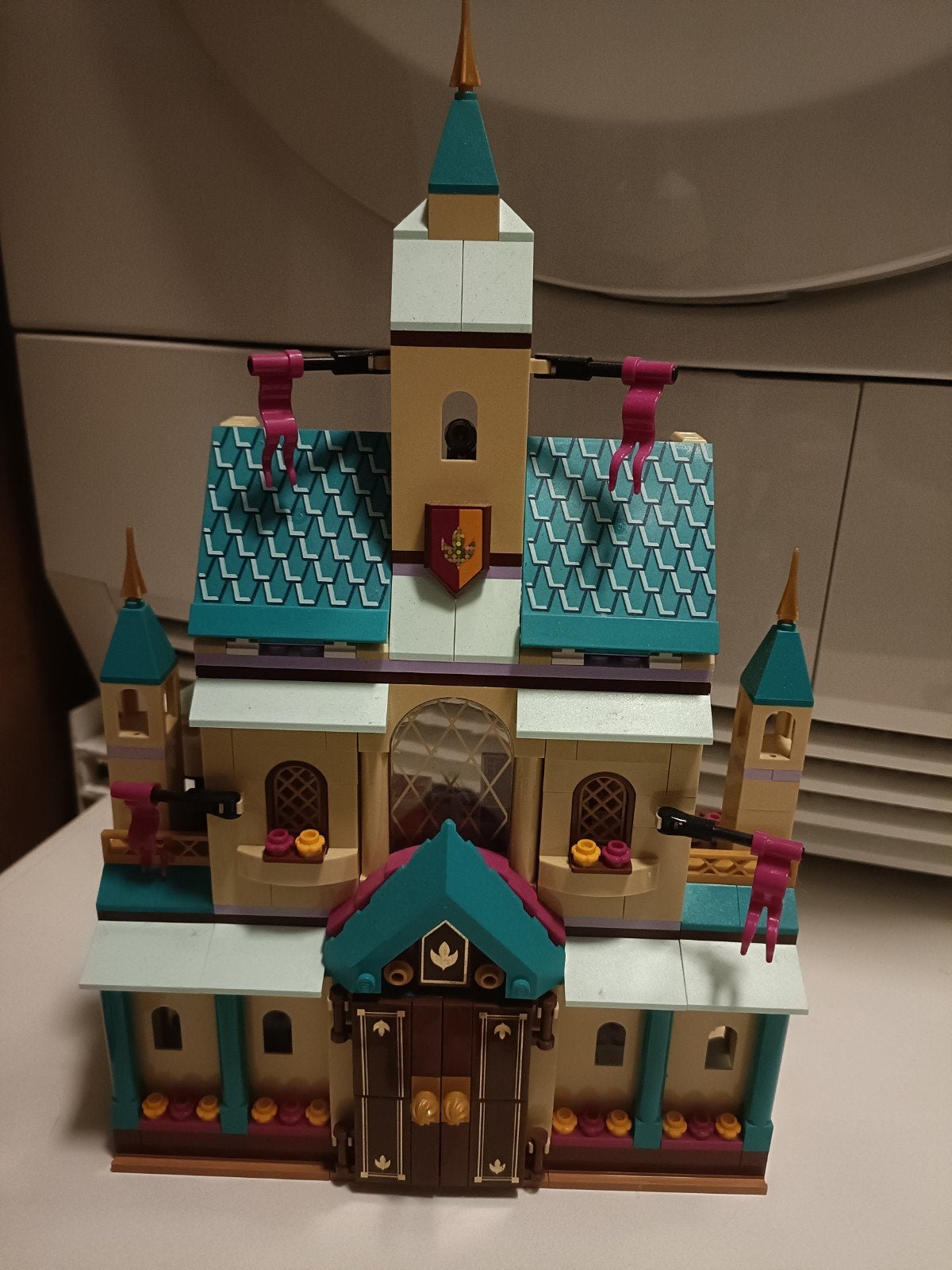 Lego frozen kasteeldorp arendelle, Kinderen en Baby's, Speelgoed | Duplo en Lego, Ophalen of Verzenden, Zo goed als nieuw