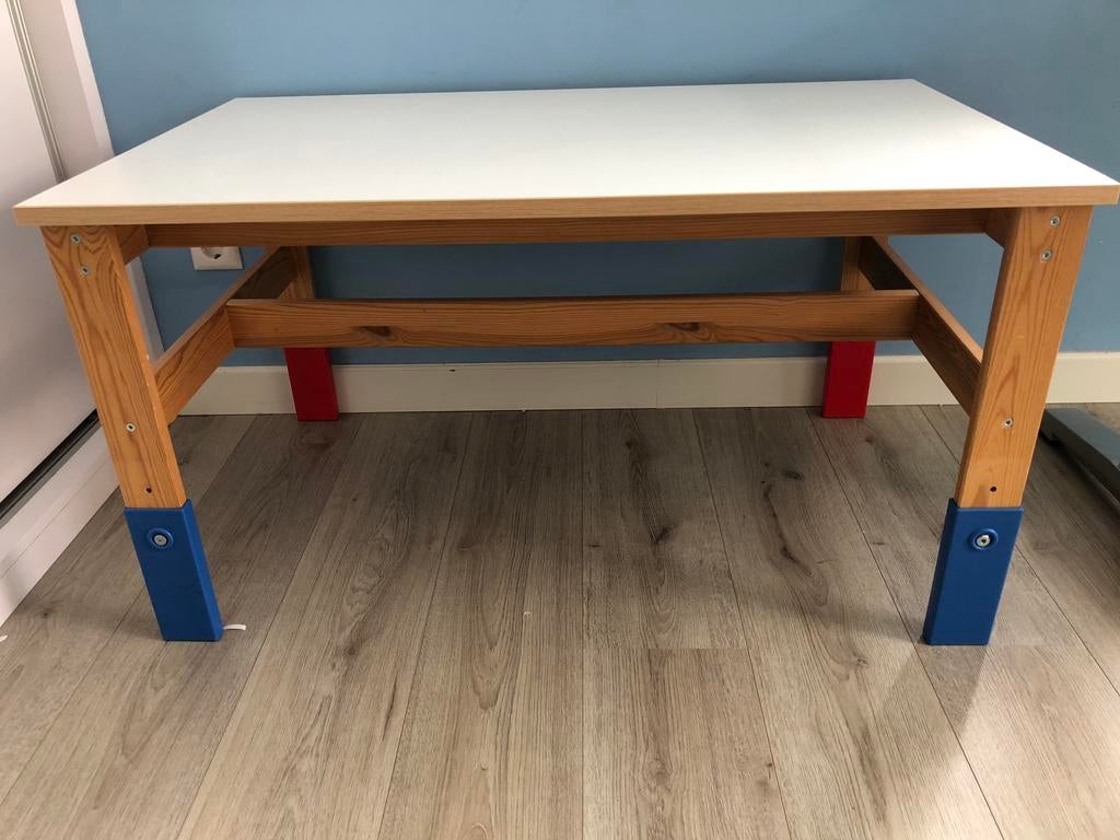 Peuter- kleuter werktafel/ bureau, Ophalen, Zo goed als nieuw, Tafel(s)