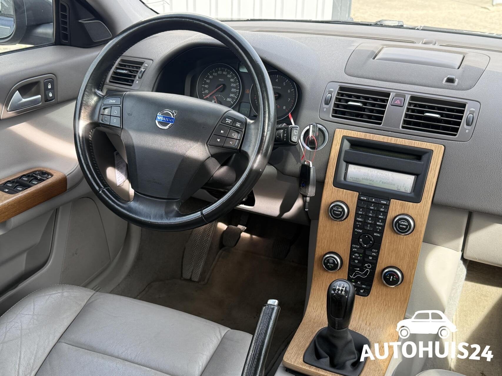 Volvo V50 2.0 145pk Summum bj2009 Trekhaak|Leder|Xenon|Navi, Gebruikt, Beige, 4 cilinders, 1283 kg