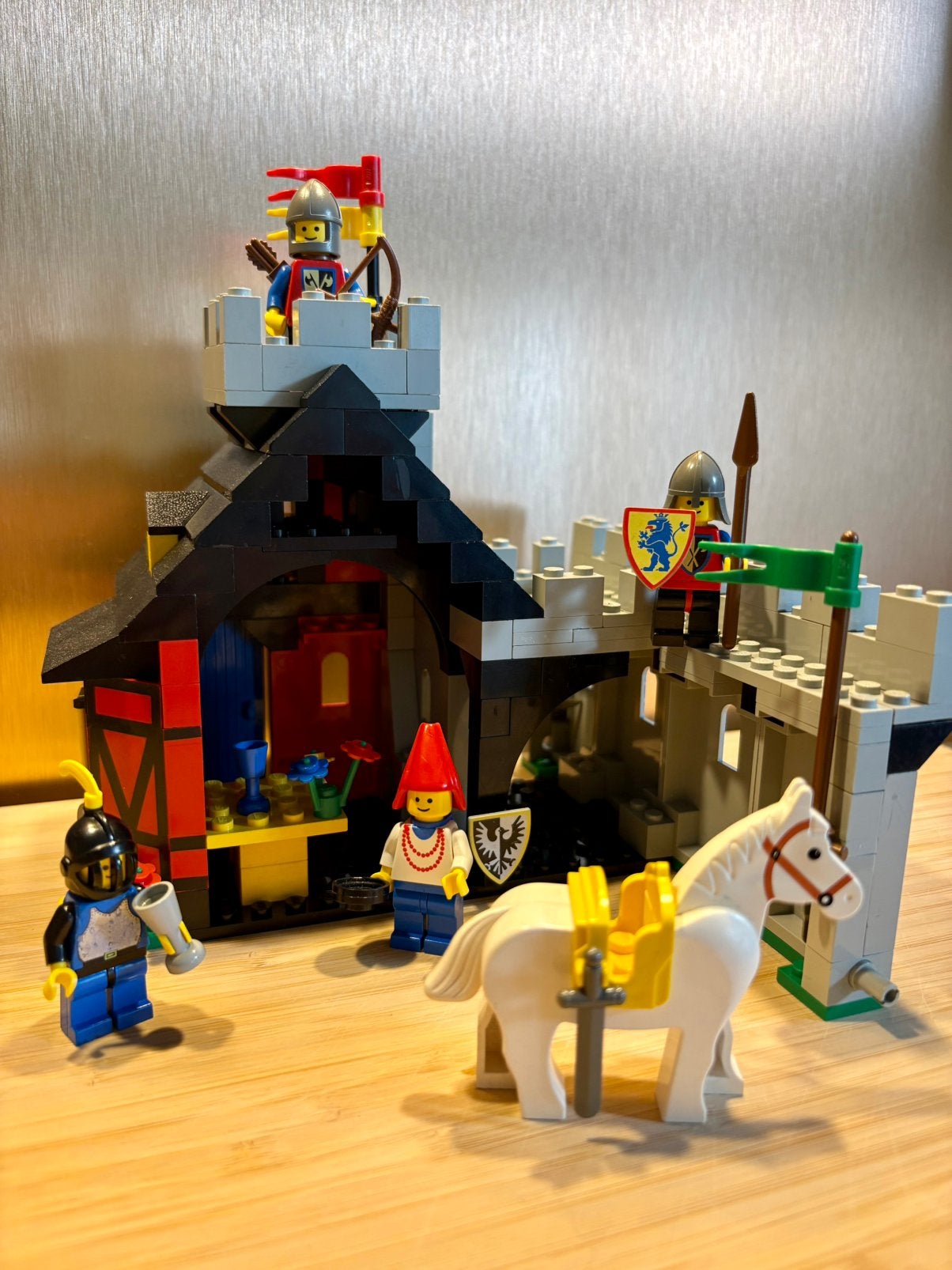 LEGO Castle 6067 Guarded Inn (1986) met instructie, Gebruikt, Lego, Ophalen of Verzenden, Inclusief minifiguren