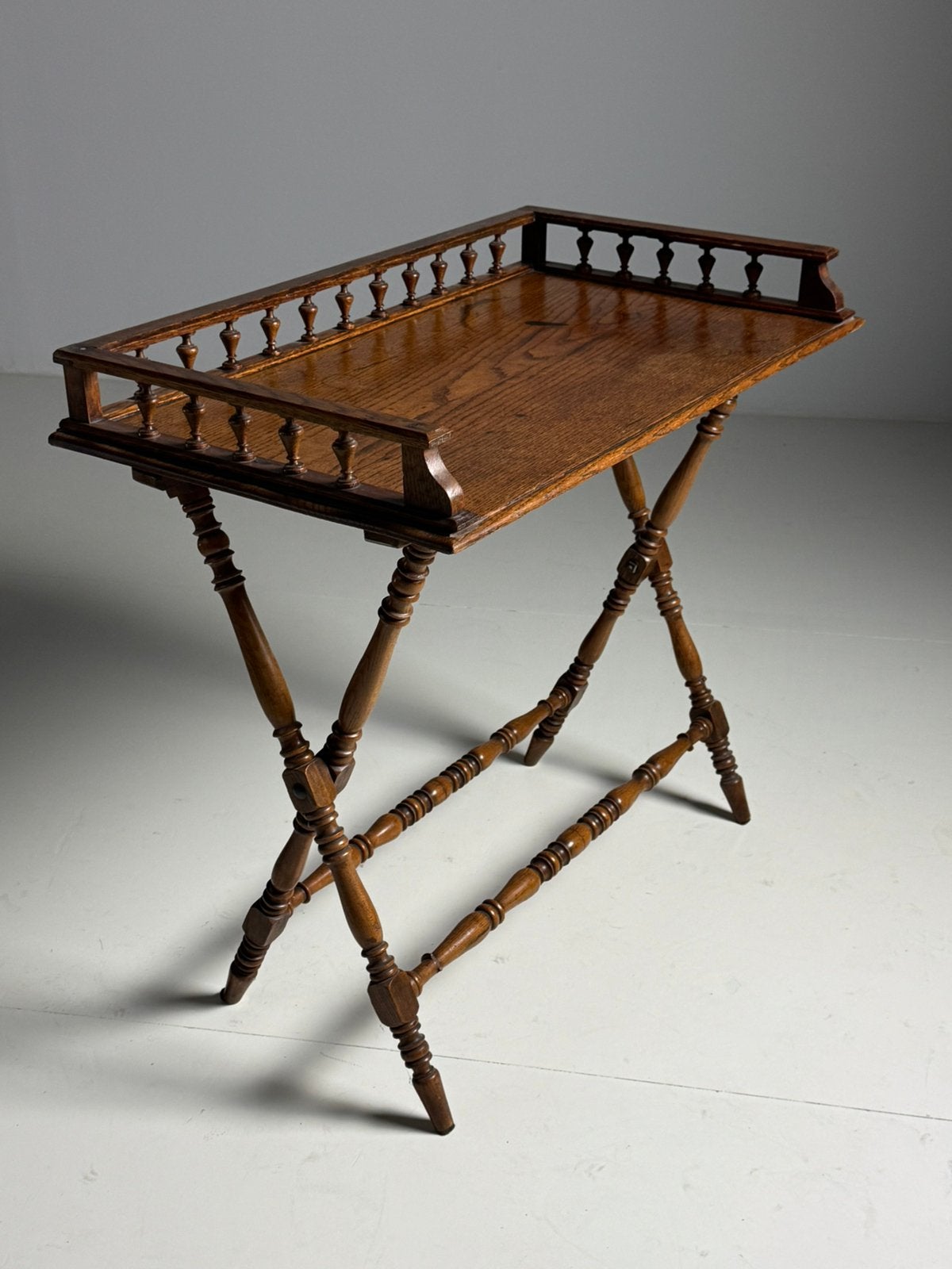 Etagère tray table eiken antiek