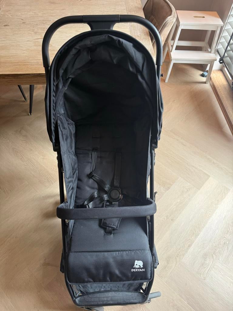 Deryan buggy zwart, Kinderen en Baby's, Buggy's, Ophalen, Zo goed als nieuw, Overige merken, Zonnekap