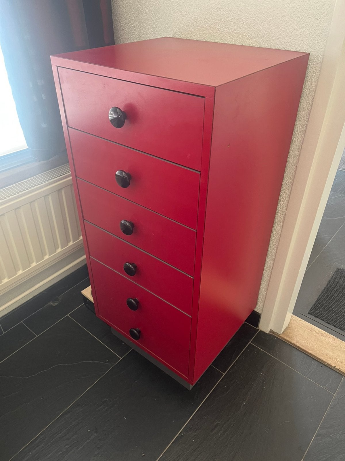 Gratis degelijke ladenkast rood 90x40x40, Huis en Inrichting, Kasten | Ladekasten, Ophalen, 50 tot 100 cm, Zo goed als nieuw, 3 of 4 laden