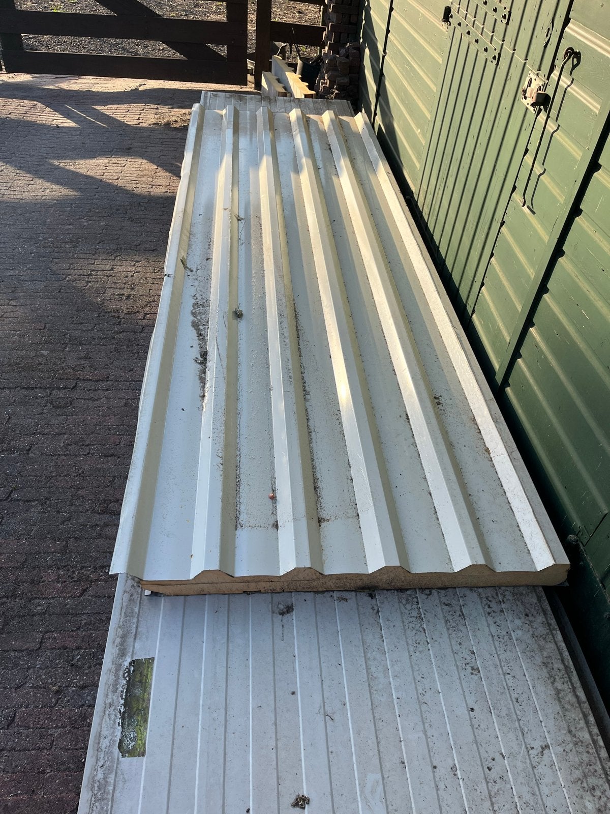 Geïsoleerde dakplaten - sandwichpanelen, Gebruikt, Overige kleuren, 15 m² of meer, Metaal