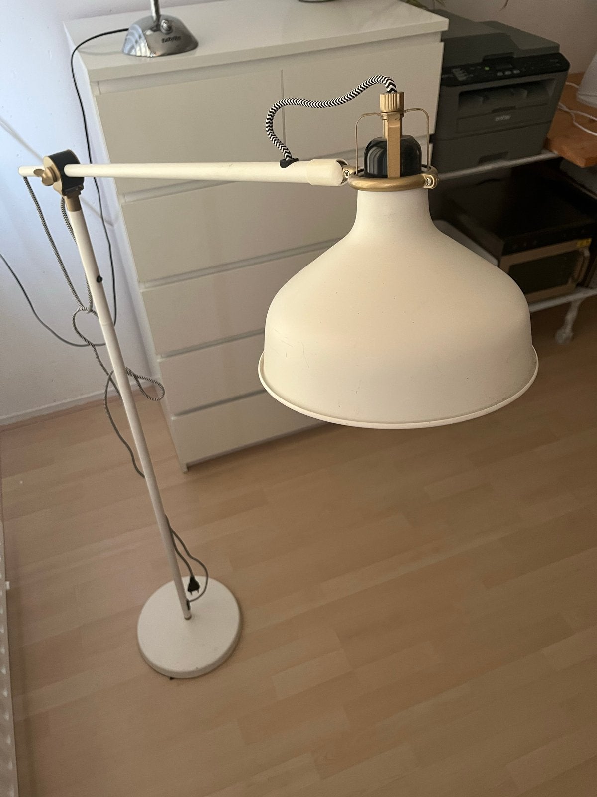 IKEA vloerlamp - Verstelbare staande lamp, Ophalen, Gebruikt, E27 (groot), Metaal