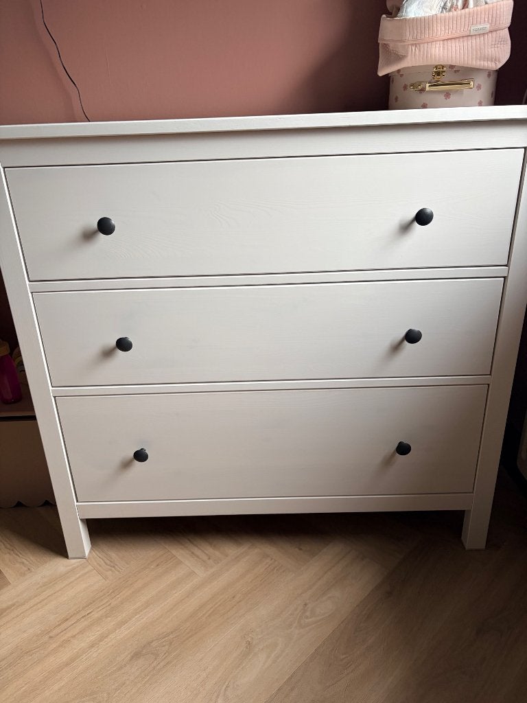 Hemnes ladekast wit, Ophalen, 100 tot 150 cm, Zo goed als nieuw, 3 of 4 laden
