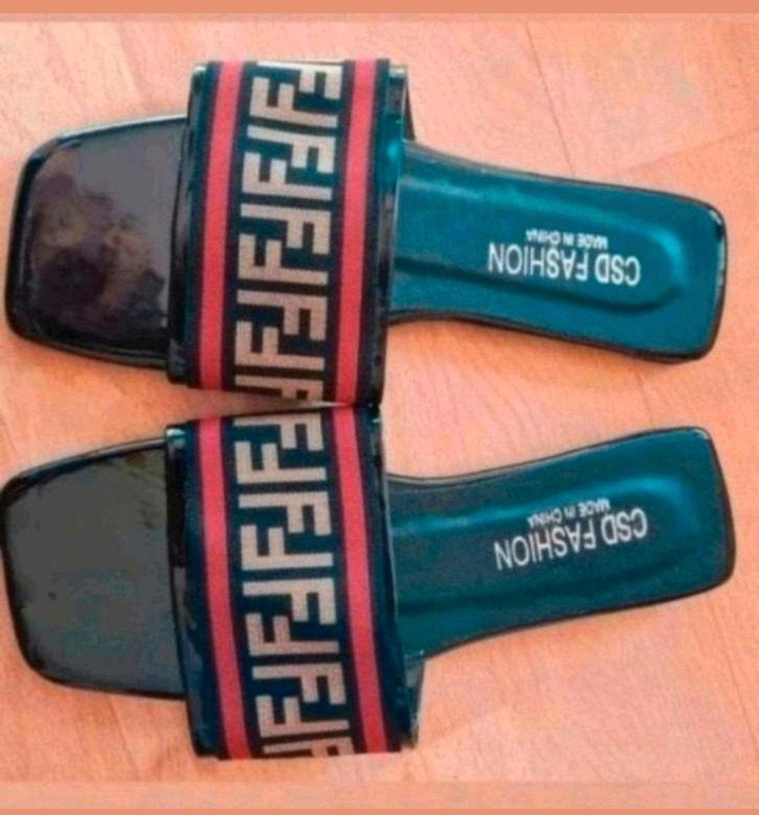 Nieuwe Trendy Slippers Maat 35 - Zomer & Huis, Slippers, Zwart, Nieuw, Ophalen of Verzenden