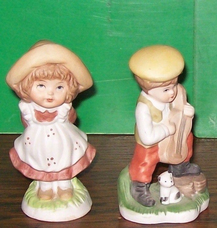 2 beeldjes: jongen en meisje 11 cm., Ophalen of Verzenden, Gebruikt, Mens