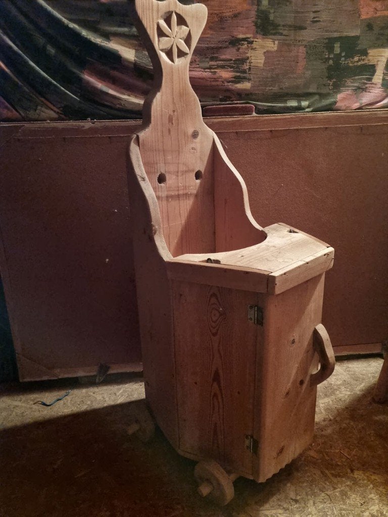 Vintage houten poppenstoel, Kinderen en Baby's, Ophalen, Gebruikt, Meubelstuk of Keukentje