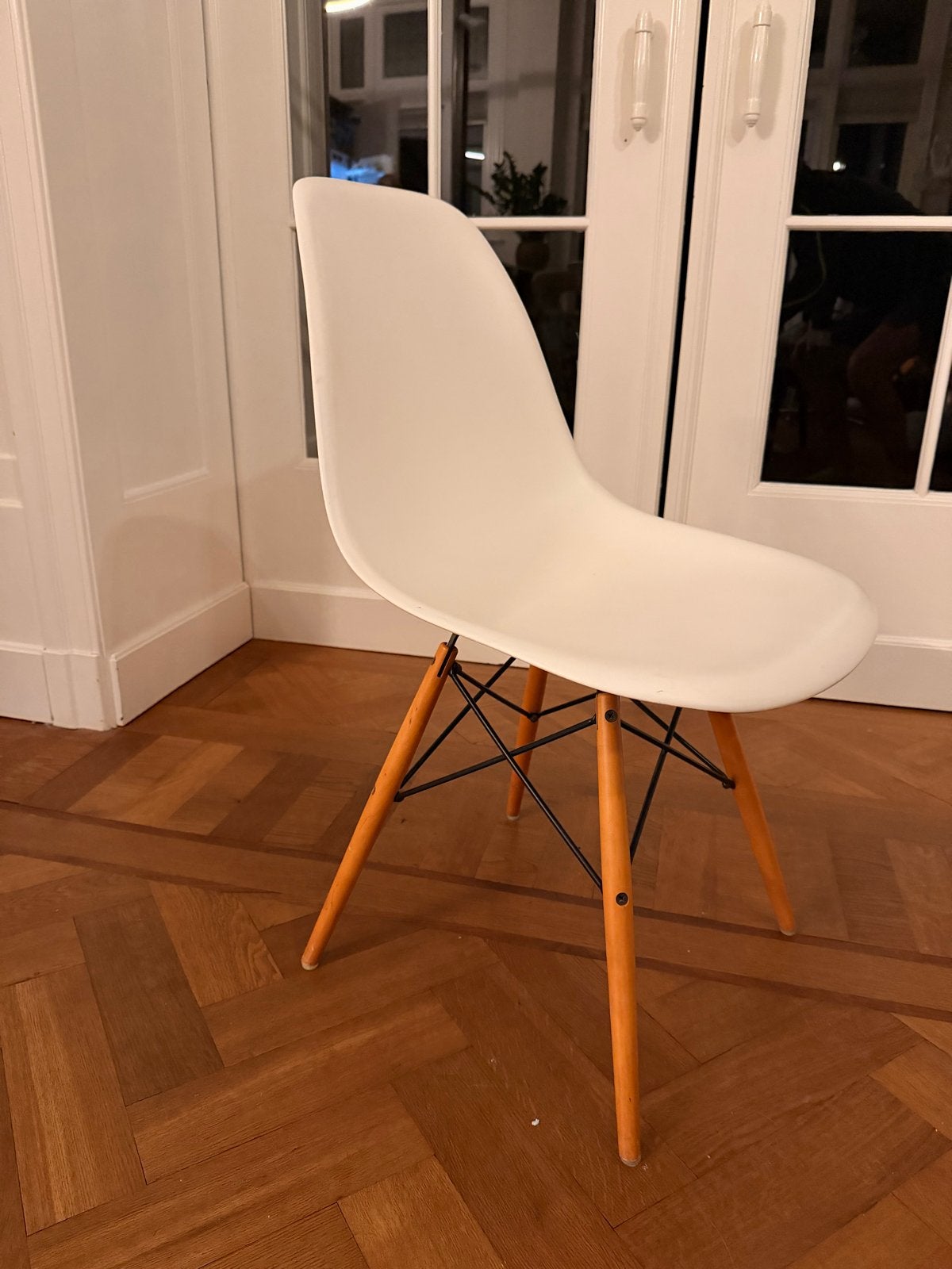 Twee Vitra Eames DSW Stoelen - Wit Kunststof, Ophalen, Kunststof, Gebruikt, Wit