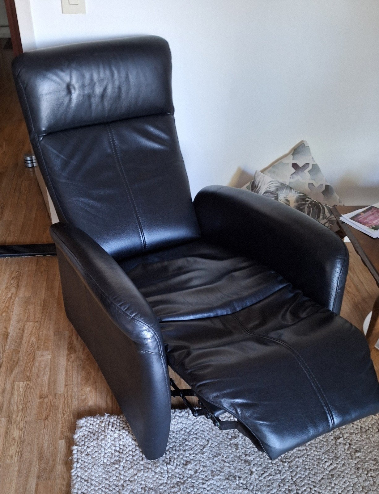 Zwart leren relaxfauteuil Como goed onderhouden