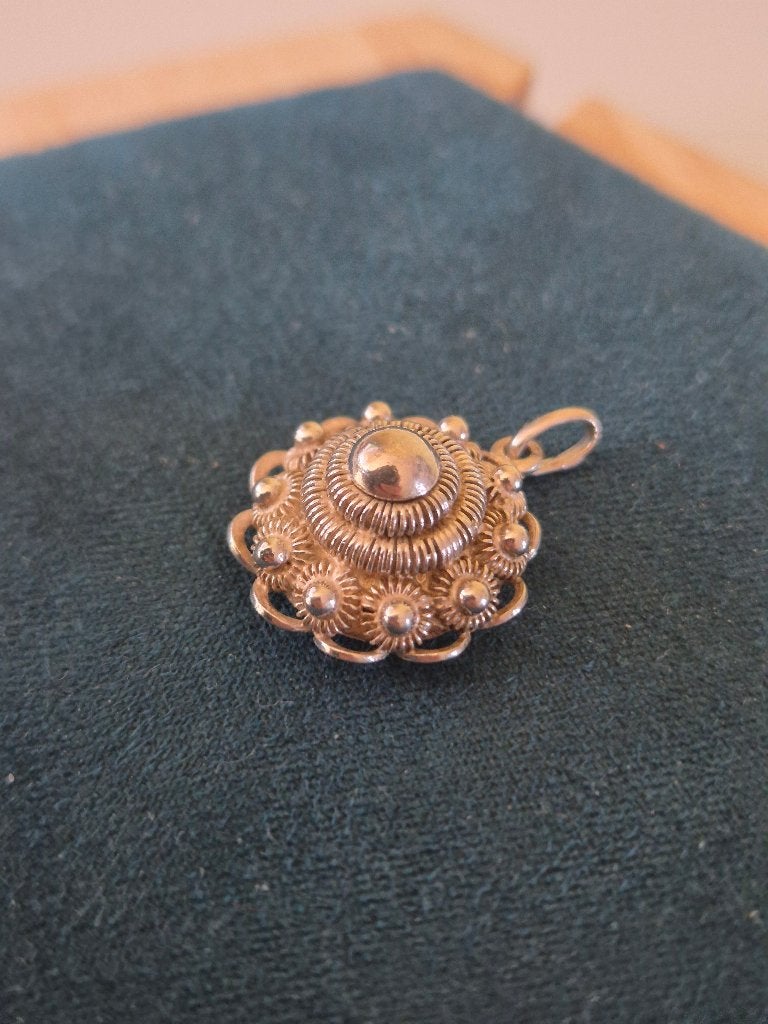 Zilveren hanger zeeuwse knoop, Zilver zolder, Overige voorstellingen, Ophalen of Verzenden, Zo goed als nieuw