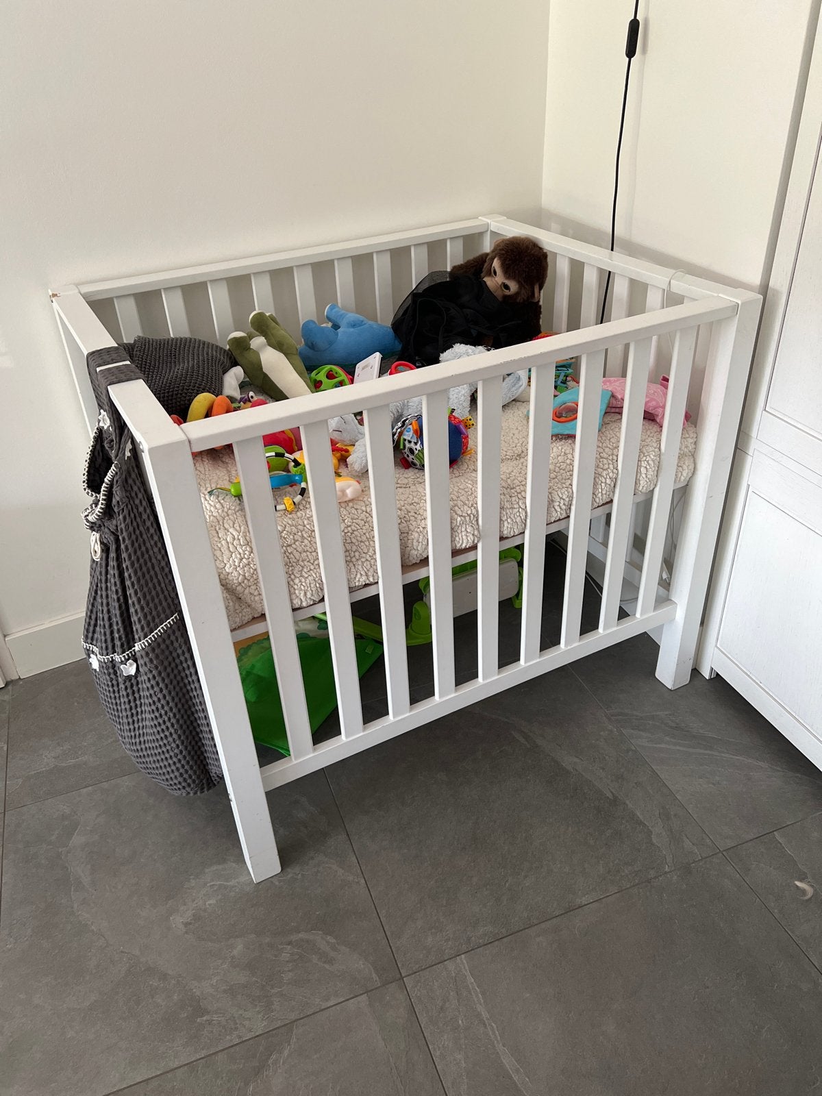 Witte box met gebruikssporen, Ophalen of Verzenden, Gebruikt