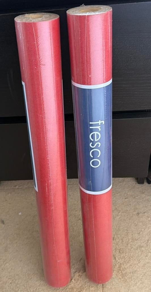 2 nieuwe rollen rood Fresco behang, Huis en Inrichting, Stoffering | Behang, Ophalen of Verzenden, Minder dan 10 m², Rood