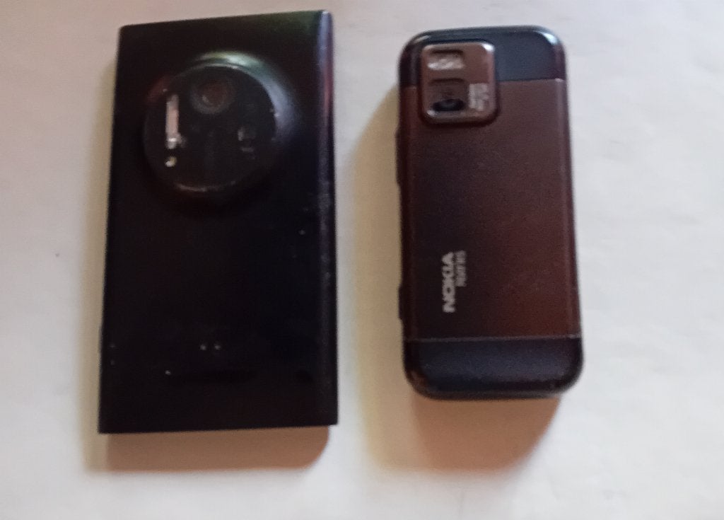 2 oude Nokia,s zonder toebehoren., Gebruikt, Zwart, Overige systemen, Ophalen of Verzenden